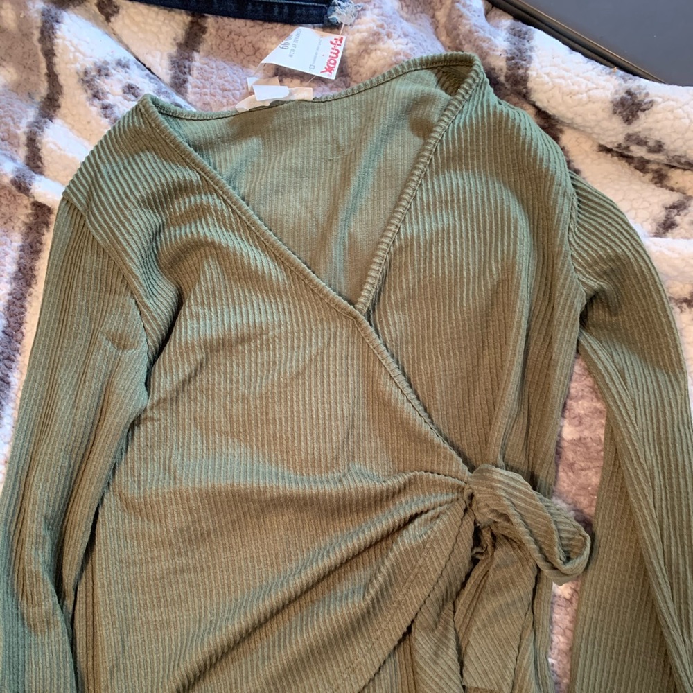 never worn army green wrap shirt! ♡